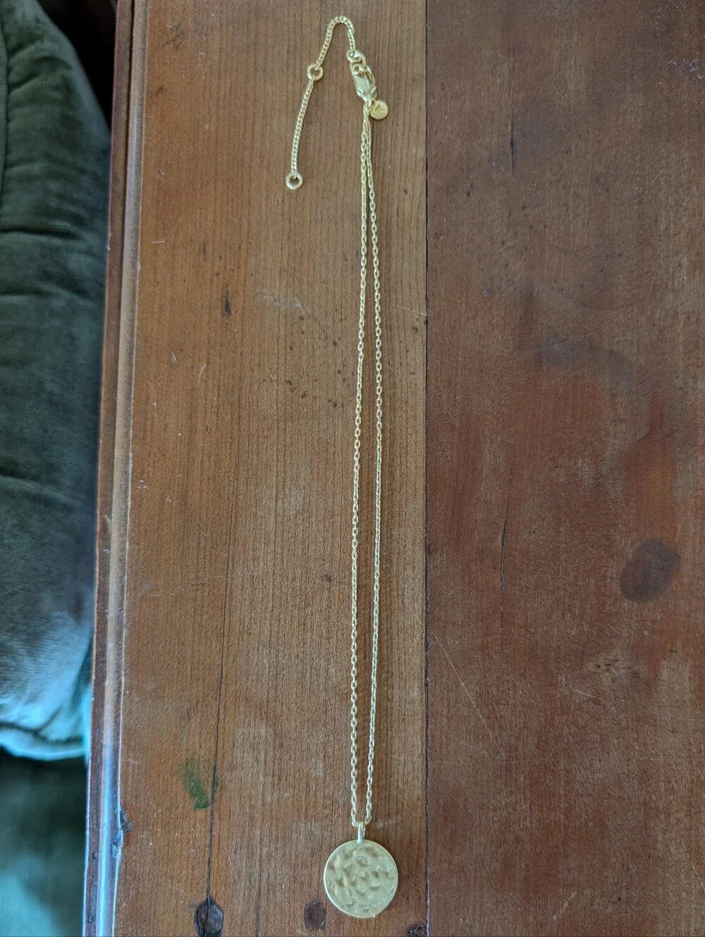 Madewell Gold Hammered Circle Pendant Necklace Women's Stamped Adjustable - Picture 3 of 8